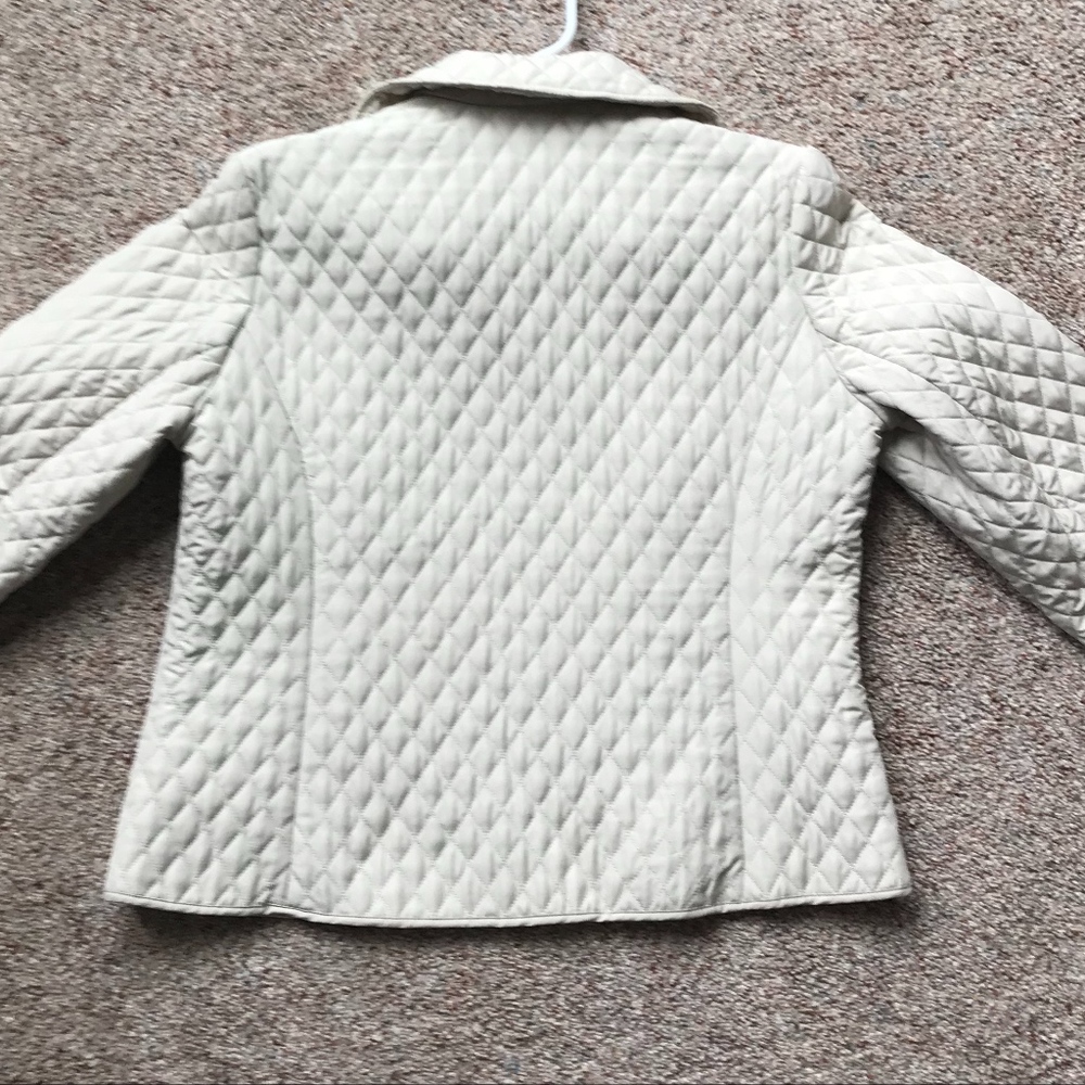 Quilted Light-weight Jacket - Picture 4 of 7